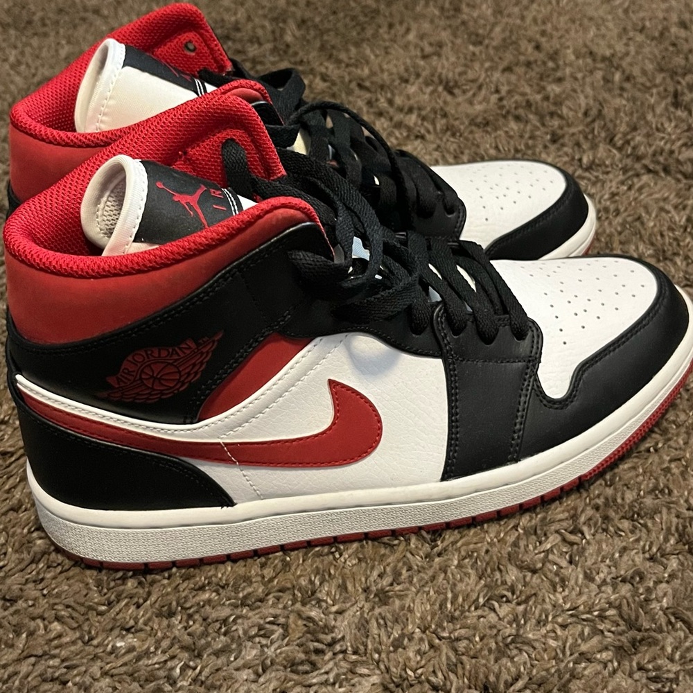 Air Jordan 1 Mid